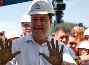 antes-de-maratona-com-kassab,-ratinho-jr.-participa-de-pre-inauguracao-da-ponte-de-guaratuba