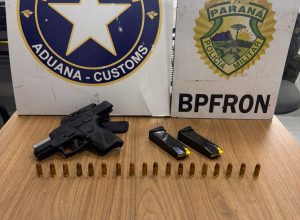 bpfron-e-receita-federal-prendem-homem-por-porte-ilegal-de-arma-na-pr-489-em-umuarama