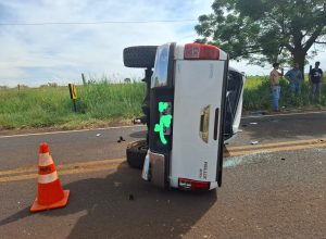 capotamento-e-registrado-na-pr-496-entre-guaira-e-terra-roxa;-passageira-fica-ferida
