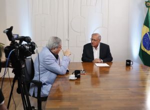 tv-brasil:-na-mesa-com-datena-estreia-nesta-terca-com-geraldo-alckmin