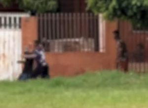 socos,-chutes-e-ate-tesoura:-moradores-de-ruas-sao-flagrados-“trocando-porrada”-em-cascavel