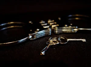 homem-e-preso-apos-agredir-irma-que-estava-com-bebe-no-colo-em-marechal-rondon