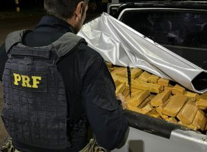 prf-apreende-quase-350-quilos-de-droga-na-br-277-em-santa-terezinha-de-itaipu