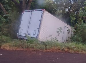 acidente-entre-caminhao,-van-da-saude-e-carro-deixa-seis-feridos-na-br-369-em-ubirata