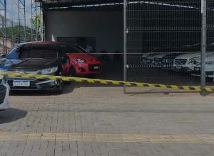 troca-de-tiros-em-garagem-termina-com-dono-de-revenda-morto-e-assaltante-ferido-e-preso