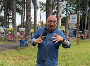 apresentador-parangole-tem-dia-de-reporter-na-expobel-2026-em-francisco-beltrao