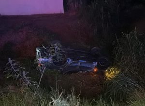 homem-fica-ferido-apos-capotar-caminhonete-na-br-467-em-cascavel