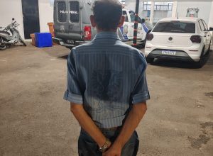 idoso-de-76-anos-com-mandado-de-prisao-em-aberto-e-preso-em-cascavel