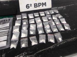homem-e-preso-com-38-porcoes-de-cocaina-durante-fiscalizacao-em-cascavel