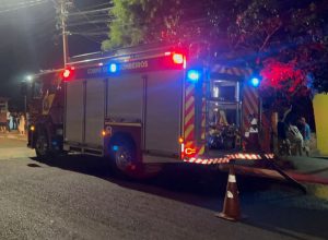incendio-destroi-parte-superior-de-sobrado-no-bairro-taruma-em-cascavel