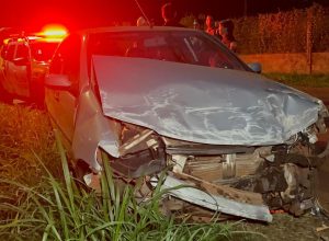 motorista-bate-carro-contra-muro-de-residencia-na-estrada-alto-sao-salvador-em-cascavel