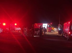 acidente-entre-carro-e-carreta-deixa-um-morto-na-pr-323-em-cianorte