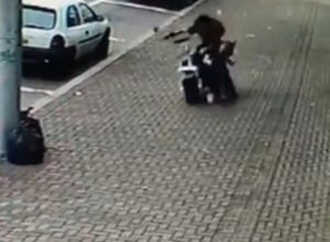video:-camera-flagra-atropelamento-de-pedestre-por-scooter-eletrica-na-calcada
