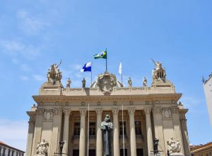 ferros-velhos-poderao-ser-fechados-se-venderem-fios-de-cobre-roubados