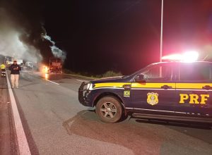 onibus-pega-fogo-na-br-277-e-assusta-passageiros-no-litoral-do-parana