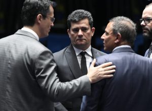 alianca-de-moro-com-flavio-bolsonaro-altera-concorrencia-da-direita-ao-senado-no-parana