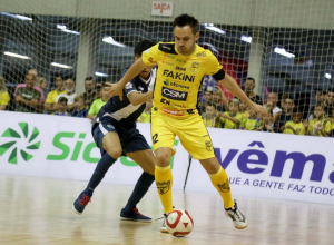 com-falcao,-evento-reune-lendas-do-futsal-nacional-na-arena-jaragua