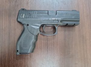 policia-civil-apreende-arma-falsa-usada-em-roubo-a-entregador-em-cascavel