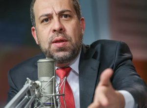 “negociamos-com-os-caminhoneiros”,-diz-boulos-sobre-greve-da-categoria