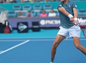 joao-fonseca-luta,-mas-e-superado-pelo-espanhol-carlos-alcaraz