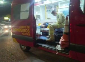 duas-mulheres-ficam-feridas-apos-acidente-entre-carro-e-moto-no-bairro-14-de-novembro