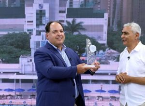 minas-recebe-o-trofeu-tele-santana-2026