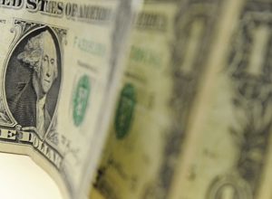 dolar-cai-para-r$-5,24,-e-bolsa-sobe-3,24%-apos-fala-de-trump