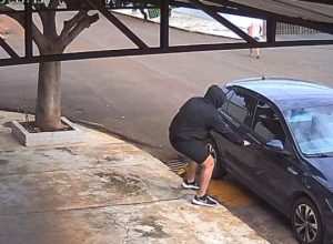 camera-registra-suspeitos-fugindo-de-estabelecimento-apos-assassinar-idoso;-veja-o-video