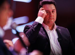 ratinho-junior-reorganiza-grupo-politico-com-partidos-na-orbita-do-psd-no-parana