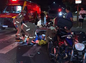 acidente-entre-carro-e-moto-deixa-casal-ferido-na-avenida-tito-muffato,-em-cascavel