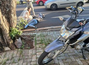 motociclista-fica-ferida-apos-acidente-com-carro-no-coqueiral,-em-cascavel