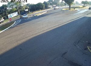 camera-de-seguranca-flagra-acidente-entre-carro-e-moto-na-br-277,-em-santa-tereza-do-oeste