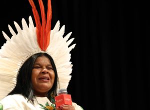 apos-cinco-dias-de-internacao,-sonia-guajajara-recebe-alta-medica