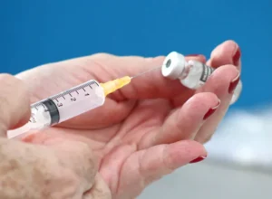 “dia-d”-de-vacinacao-contra-a-gripe-mobiliza-unidades-de-saude-em-cascavel