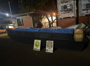 bpfron-e-pf-apreendem-embarcacao-com-6-mil-pacotes-de-cigarros-contrabandeados