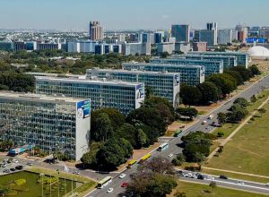 lei-reestrutura-carreiras-no-executivo-e-cria-mais-de-24-mil-cargos