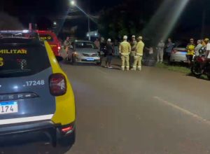 colisao-entre-moto-e-dois-carros-deixa-motociclista-gravemente-ferido-em-cascavel