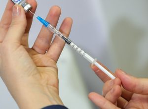 vacina-da-gripe-nao-aumenta-risco-da-doenca,-alerta-ministerio