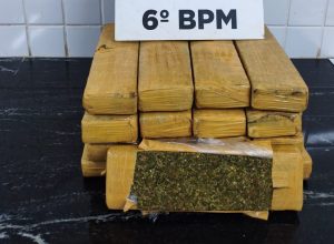 jovem-e-presa-com-quase-15-kg-de-maconha-em-carro-de-aplicativo-em-cascavel