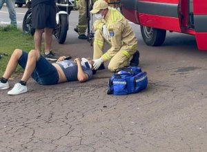motociclista-fica-ferido-apos-bater-contra-onibus-no-jardim-veneza,-em-cascavel