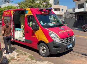 ciclista-fica-ferido-apos-colisao-com-carro-no-centro-de-cascavel