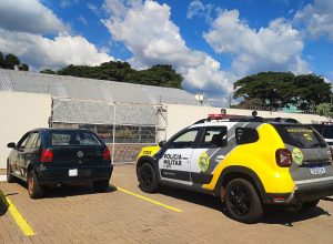 homem-e-preso-e-carro-furtado-e-recuperado-na-br-277,-em-cascavel