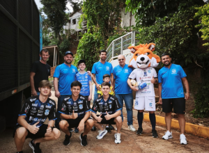 futsal-sao-lourenco-realiza-acao-de-pascoa-e-distribui-kits-a-familias-e-criancas-carentes