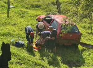motorista-fica-ferido-apos-carro-cair-em-ribanceira-na-pr-180,-em-boa-vista-da-aparecida