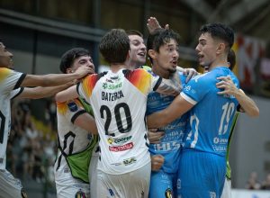 em-grande-jogo,-blumenau-vence-vasco-na-estreia-da-lnf-silver