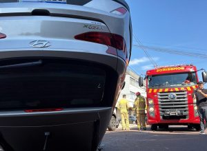 carro-capota-apos-batida-no-centro-de-cascavel