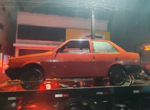 veiculo-irregular-e-apreendido-apos-abordagem-suspeita-na-rua-carlos-gomes