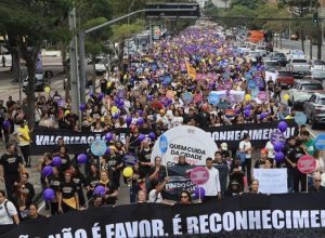 professores-municipais-de-curitiba-suspendem-greve-apos-acordo-com-a-prefeitura