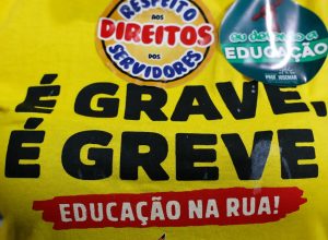 profissionais-da-educacao-publica-do-rio-fazem-paralisacao-na-quinta
