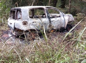 corpo-e-encontrado-dentro-de-carro-incendiado-proximo-a-ponte-do-rio-das-cobras